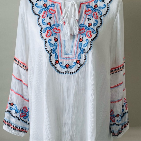 🔥SALE crown & ivy tie cotton embroidered tunic blouse size medium white blue - Picture 7 of 8